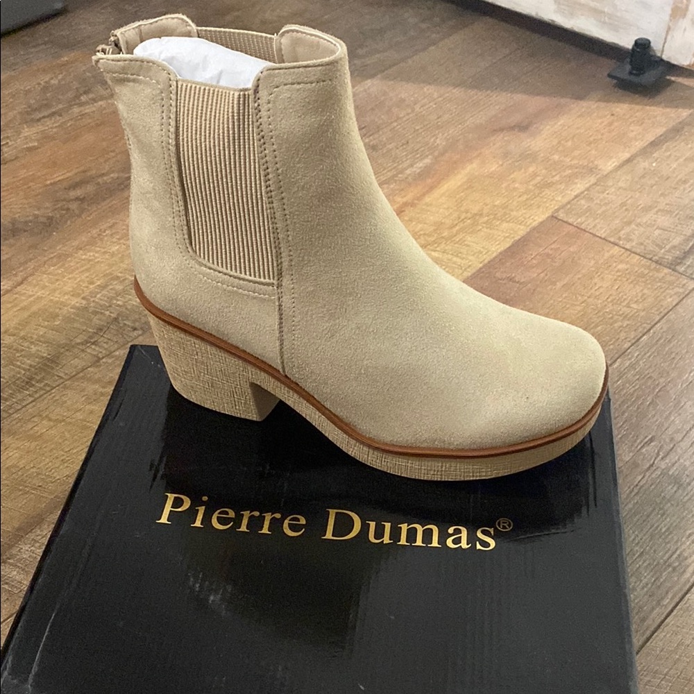 Pierre Dumas Women's Cream Ankle Booties